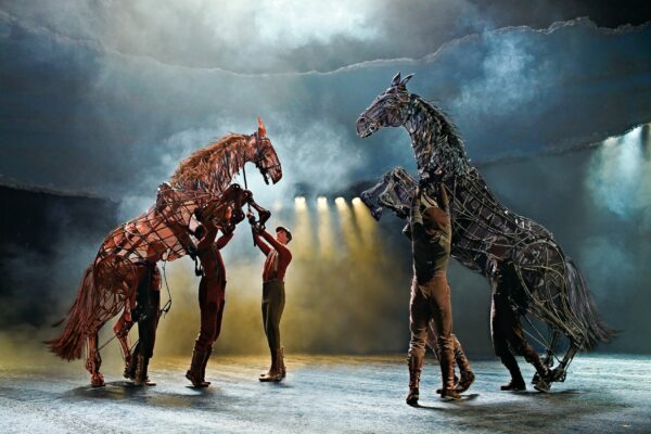 1. War Horse at the New London Theatre Photo by Brinkhoff Mögenburg 852-000